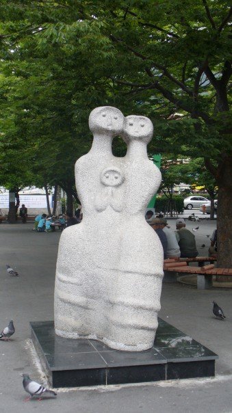 busan_statue.jpg